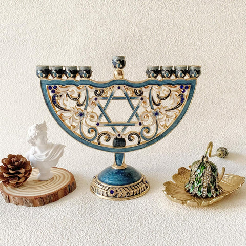 La Menorah et la Hanoukkia : Quelle différence ?
